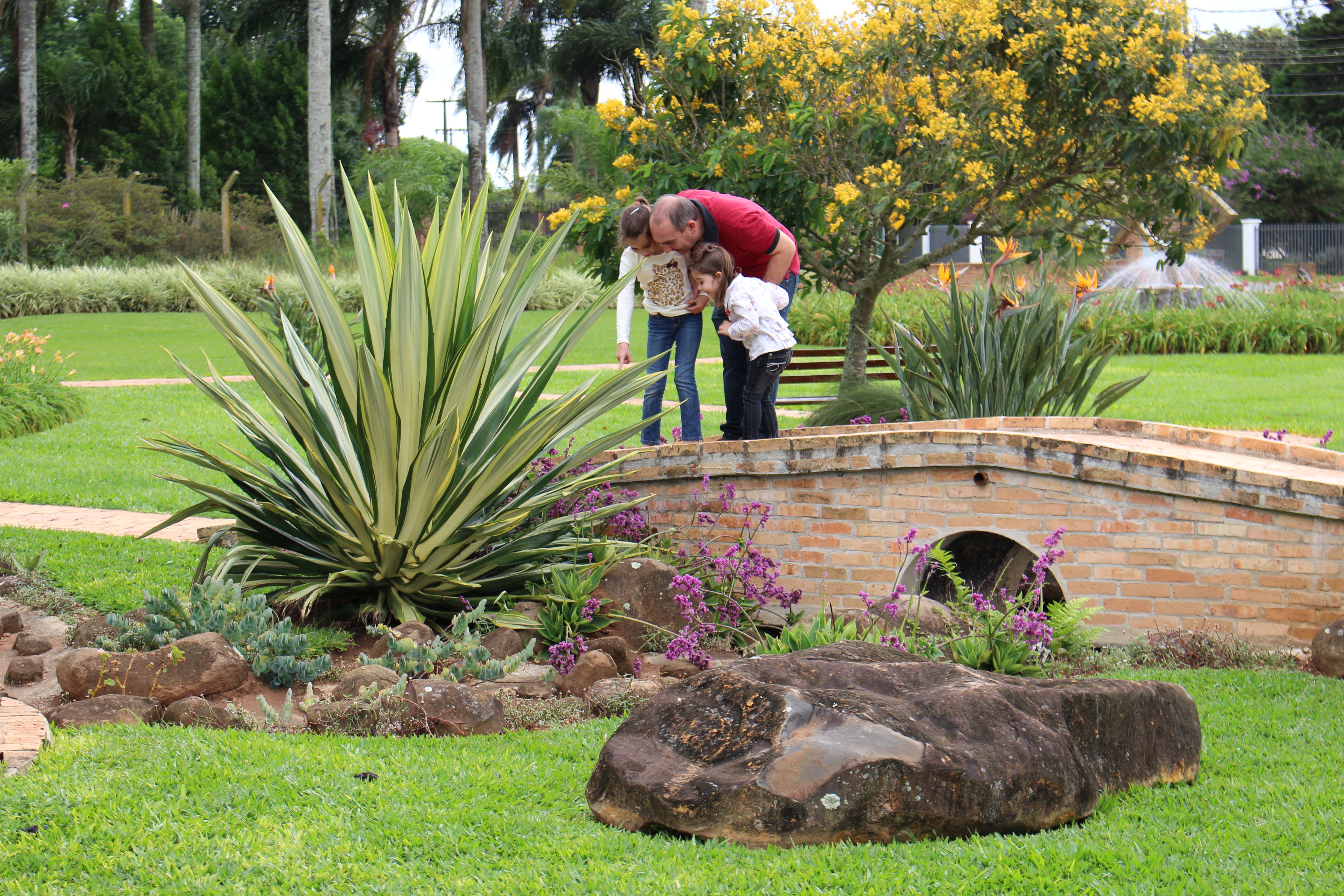Caça aos ovos pelos jardins do Parque Histórico