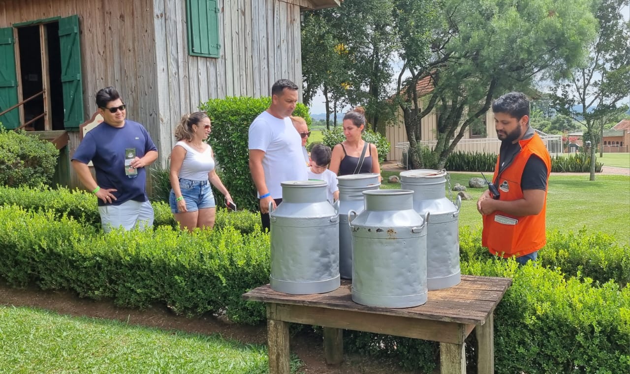 EDITAL DE ESTÁGIO MUSEU PARQUE HISTÓRICO DE CARAMBEÍ  - SETOR EDUCATIVO E CULTURAL